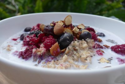 Cinnamon Oatmeal with Chia Seeds and Berries
